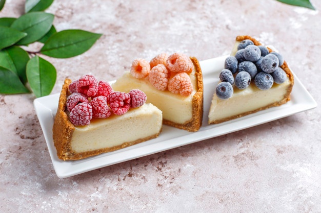 São inúmeras as possibilidades de receitas feitas com frutas congeladas. Foto: Freepik