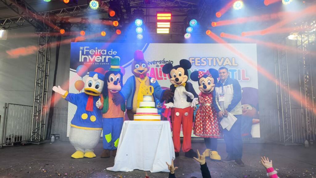 A comemoração dos 30 anos do Galito, mascote da Feira de Inverno, movimentou o sábado do evento